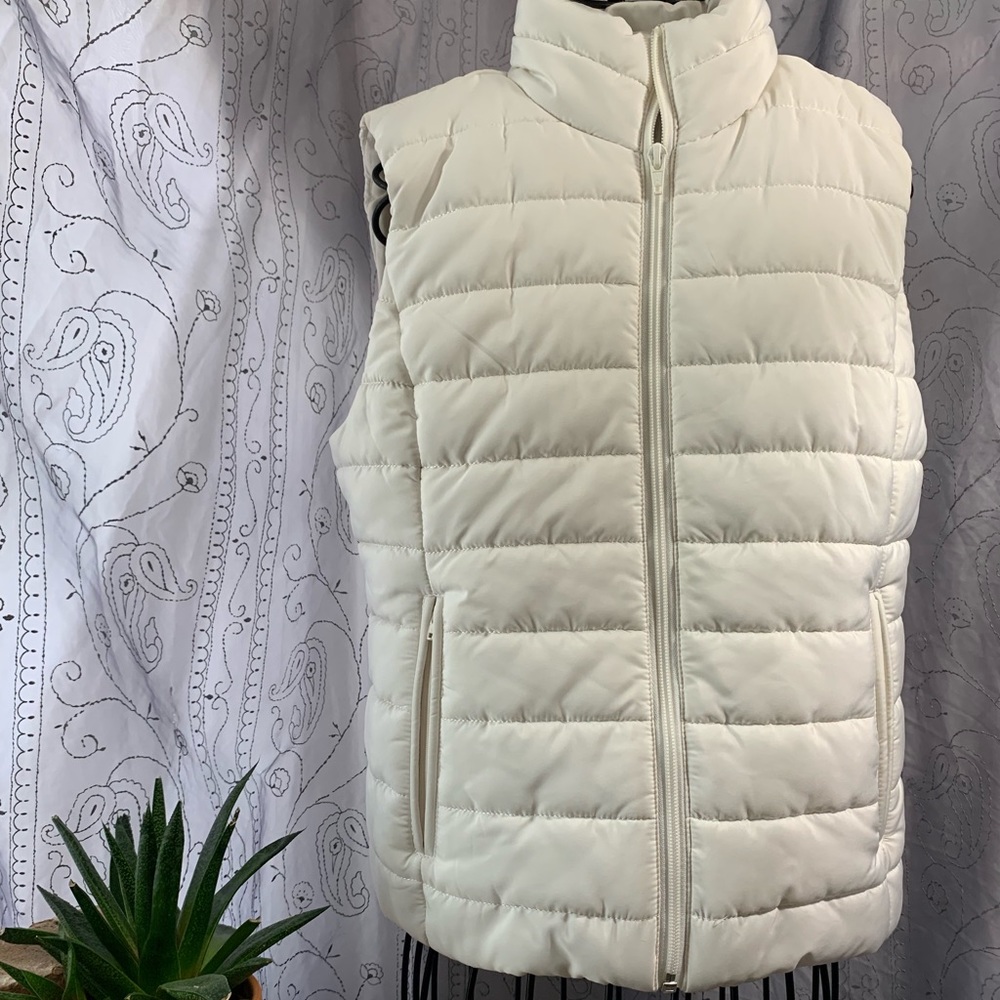 Loft Puffer Vest White Quilted Full Zip with Zipper Close Pockets